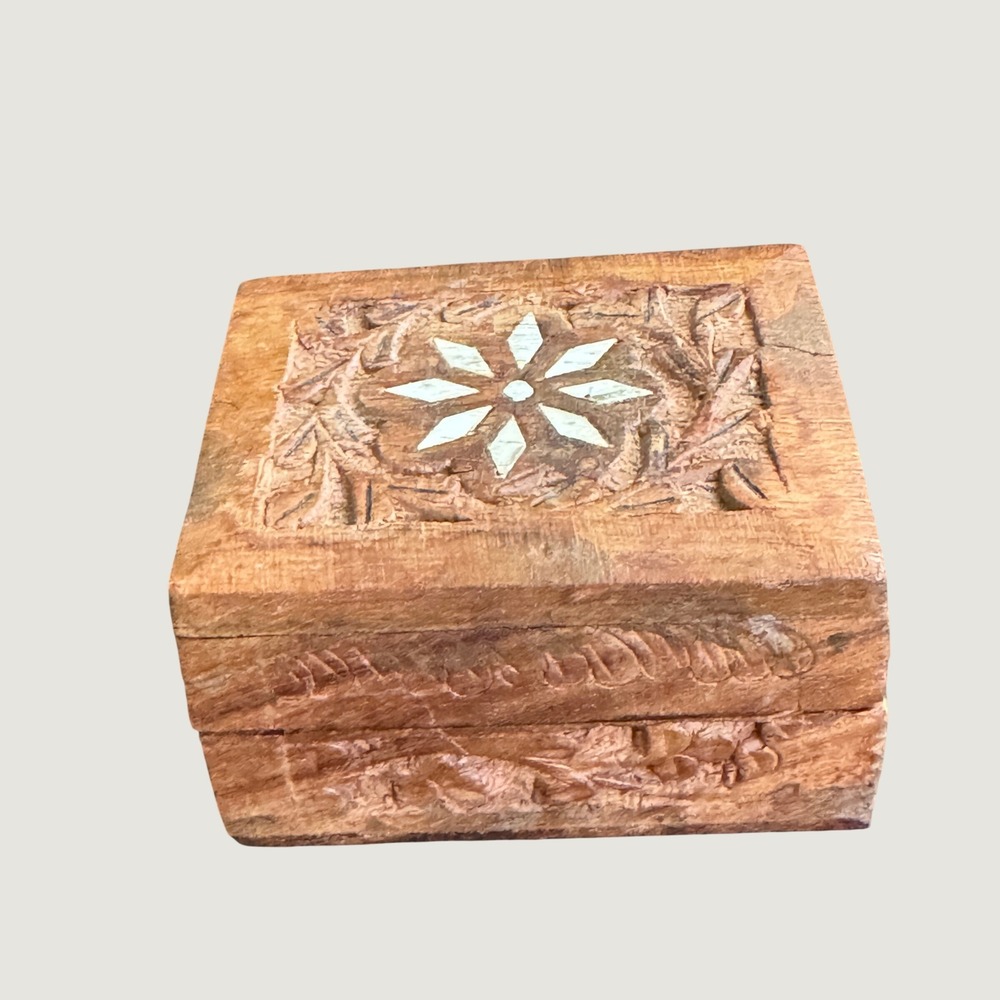 Vintage Hand Carved Wooden Trinket Box Mother of Pearl Inlay Floral Star Small